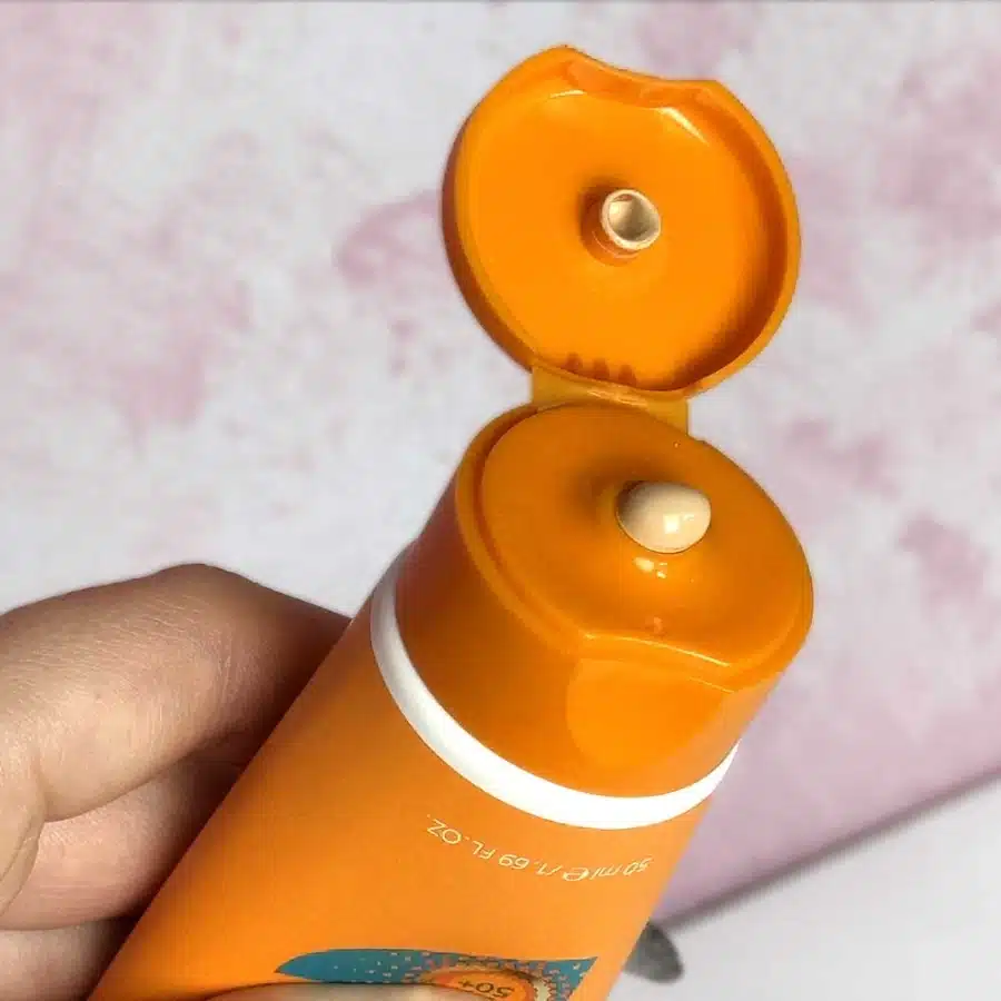 ضد افتاب چرب بژروشن بایو4 ضد آفتاب بژ روشن ضدچروک پوست چرب و مختلط SPF50 بایومارین_AQUA SUN 3 in 1 Oily to Combination Skin spf 50 BIOMARINE - تصویر 4